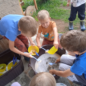 Rodiče s dětmi 1.png