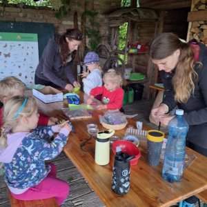 Rodiče s dětmi3.png